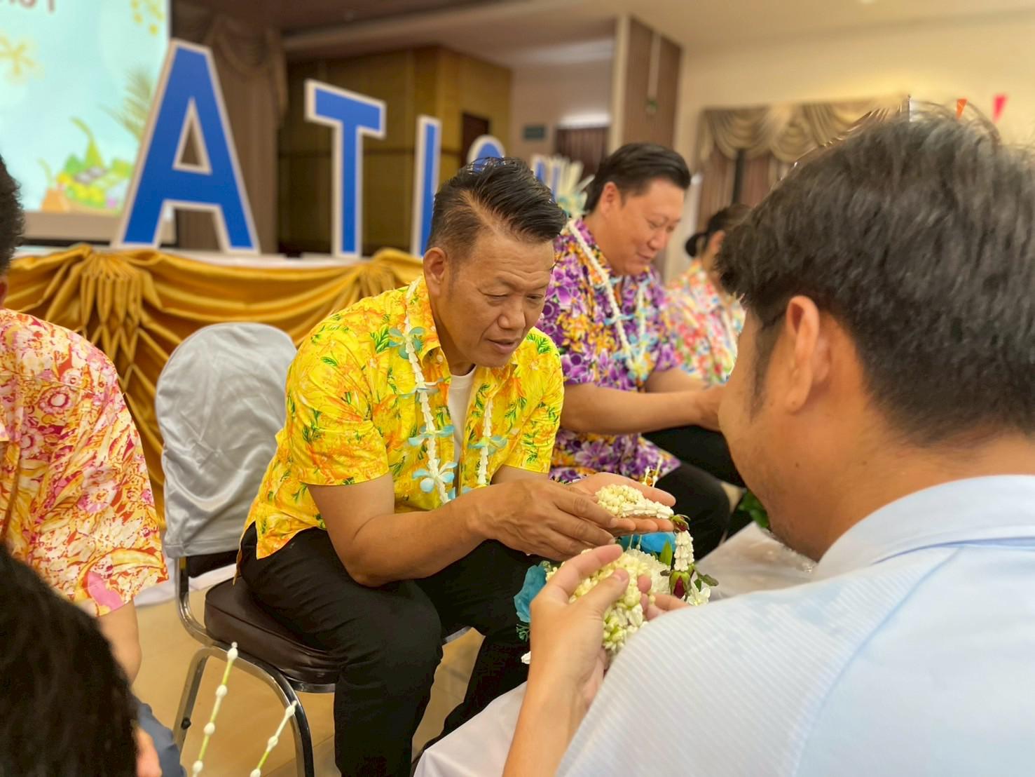 385. วันที่ 26 เมษายน 2568 สาขาการบริหารการศึกษา ได้จัดกิจกรรมรดน้ำดำหัวคณาจารย์ระดับบัณฑิตศึกษา ประจำสาขาการบริหารการศึกษา ณ ห้องประชุมครุร่มสัก 1 ชั้น 3 อาคารคณะครุศาสตร์
